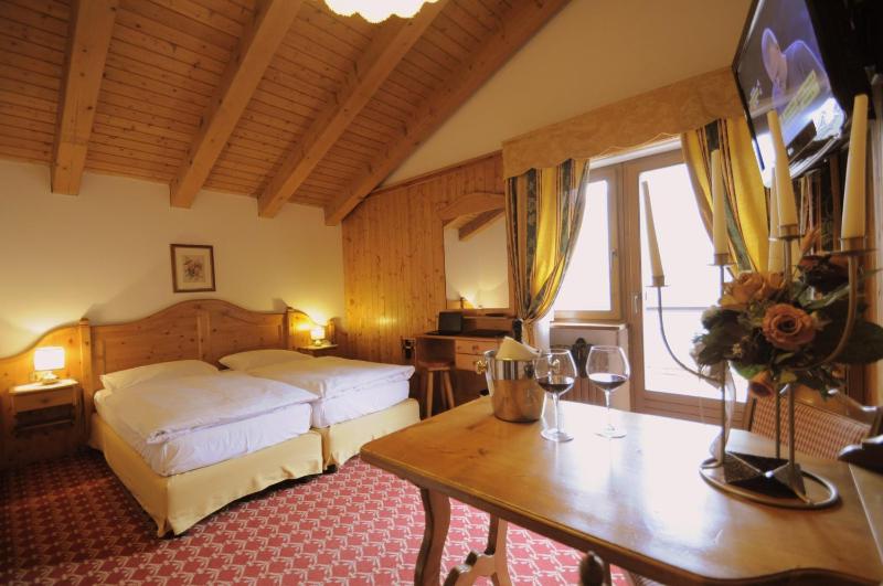 Double or Twin Room with Balcony image 3