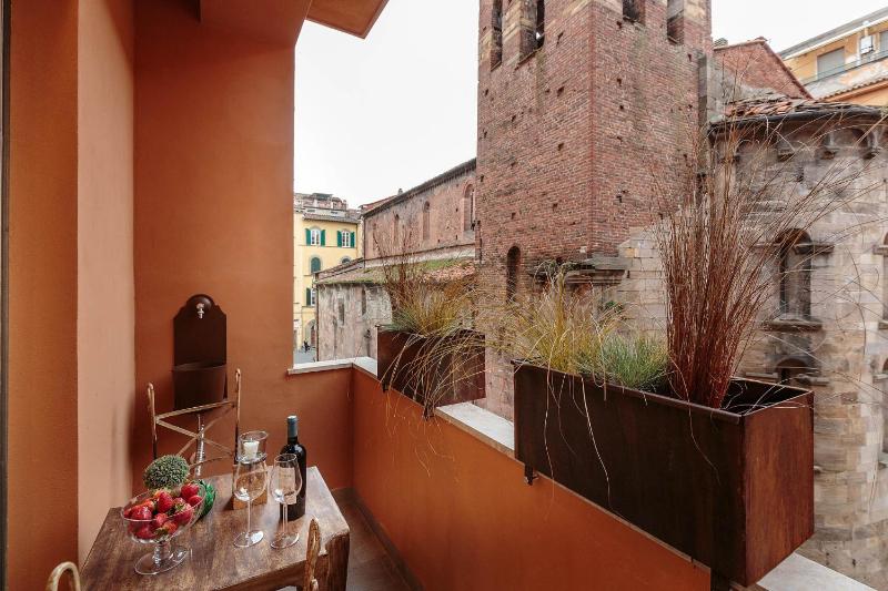 The Palace View Penthouse modern luxury in Lucca - image 9