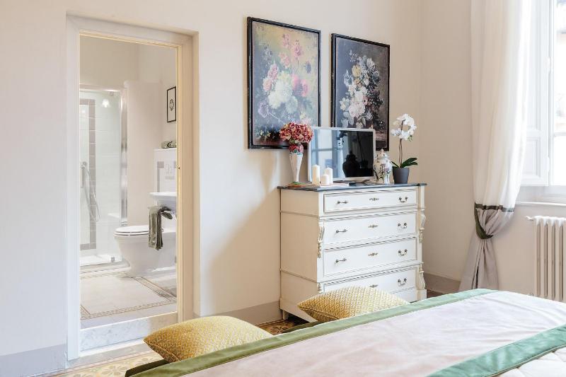 The Park View 4 Bedrooms Apartment with Terrace and Elevator inside the Walls of Lucca - image 16