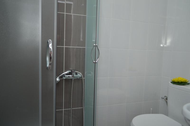 Luxury Triple Room image 3