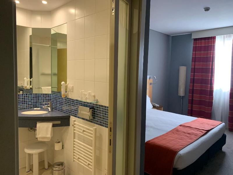 Double Room - Disability Access image 3