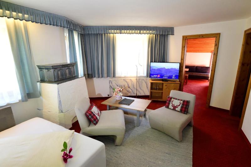 Family Room (2 Adults + 1 Child) image 2