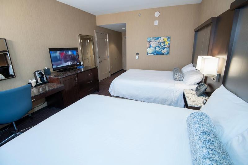 Queen Room with Two Queen Beds image 3