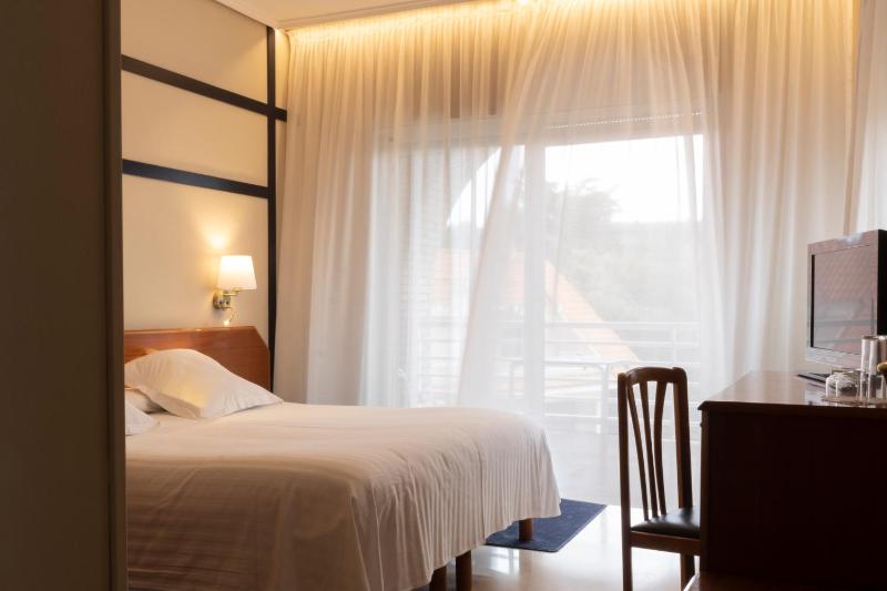 Double or Twin Room with Balcony image 4