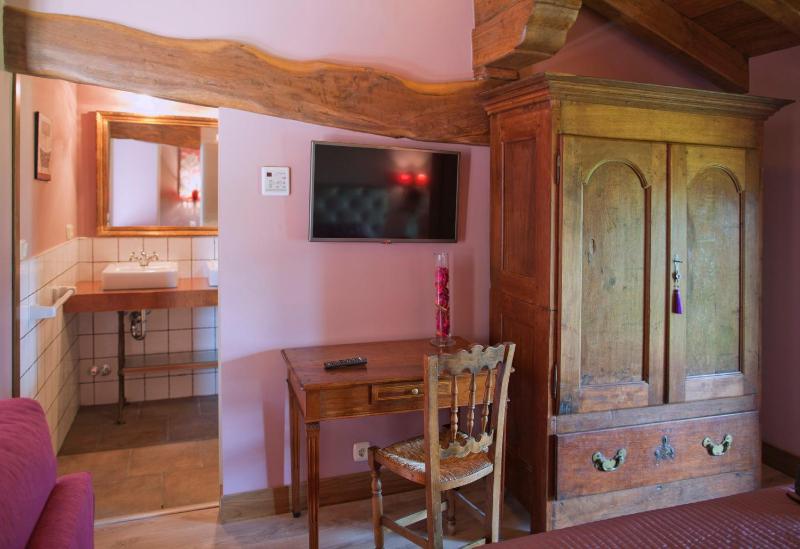 Family Room (2 Adults + 2 Children) hasta 12 años  with Mountain View  image 3