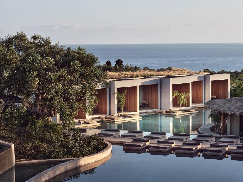 Superior Water Suite with Pοol View image 3