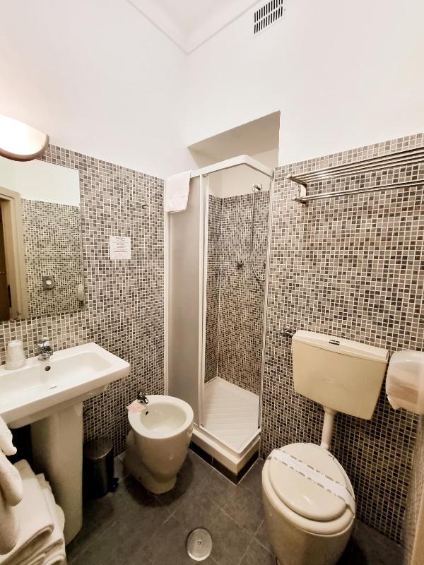 Triple Room image 3