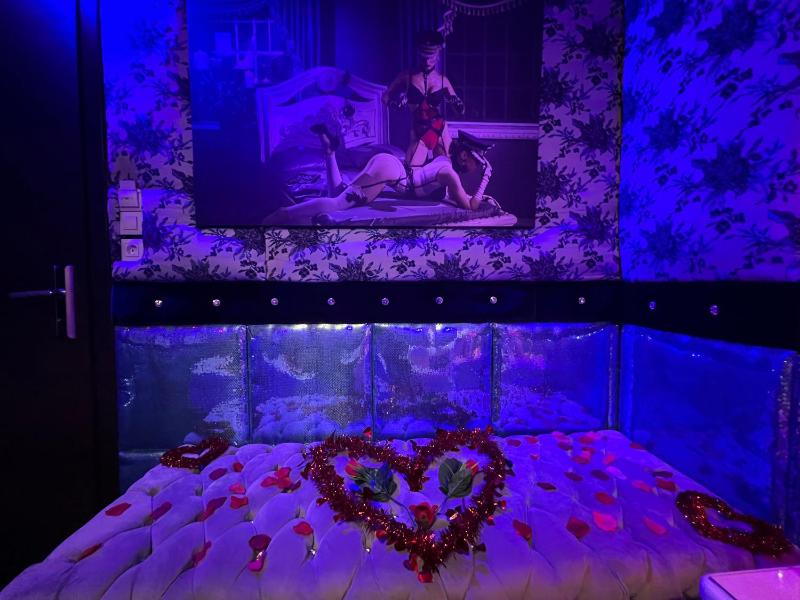 Deluxe Double Room with Balcony image 2