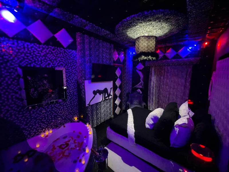 Queen Room with Spa Bath image 4
