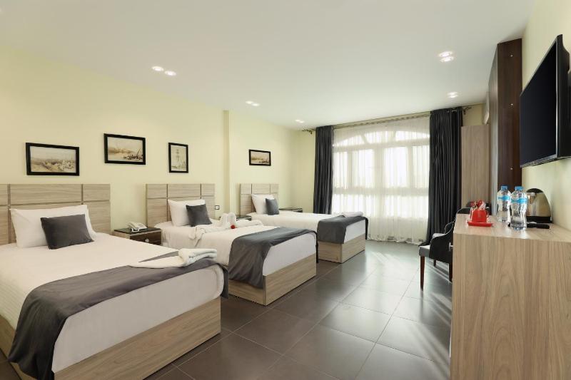 Triple Room with Pyramids View image 2
