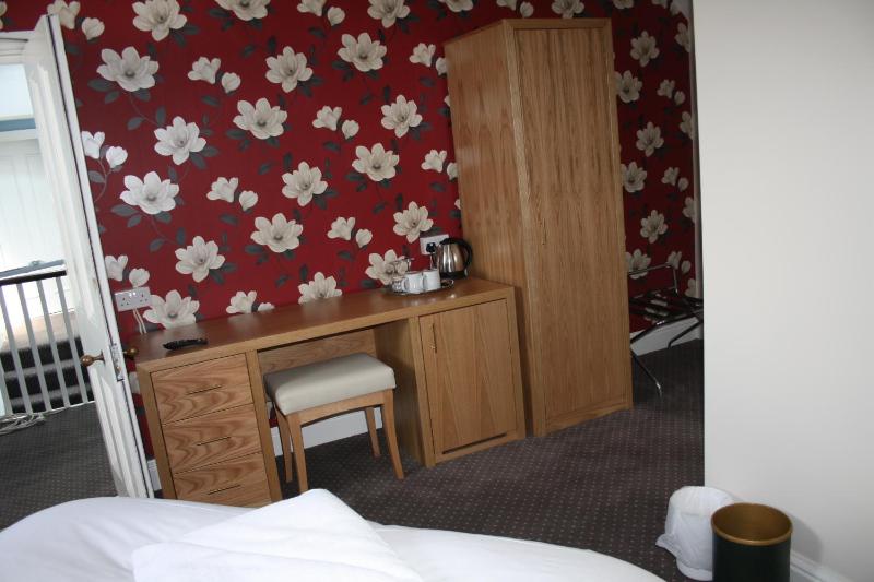East Cliff Cottage Hotel - image 8