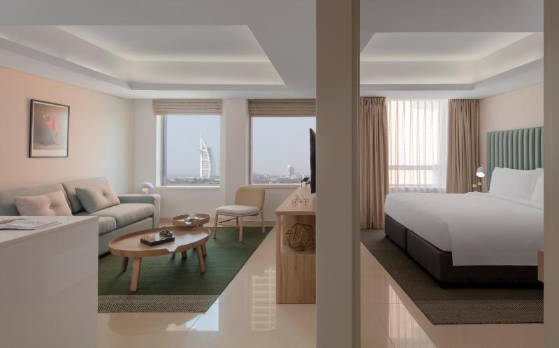 One-Bedroom Business Suite image 3