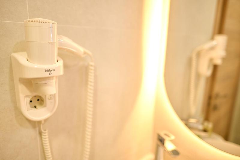 Double Room with Sea View image 3