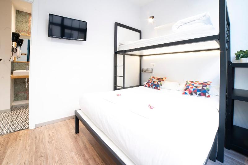 Superior Family Room with Private Bathroom image 3