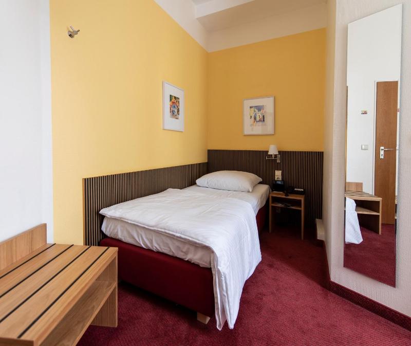 Small Single Room image 1