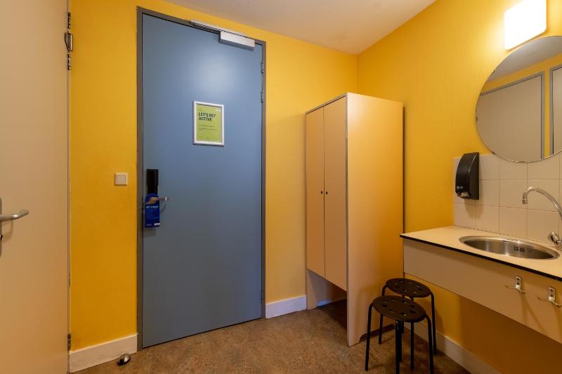 Six Person Family Room with Private Bathroom and Shower image 4