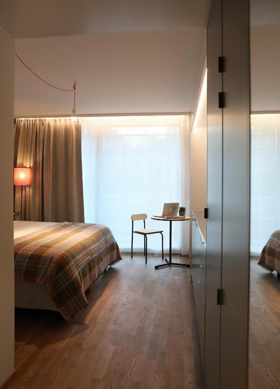 Twin Studio with Balcony - Accessible image 4