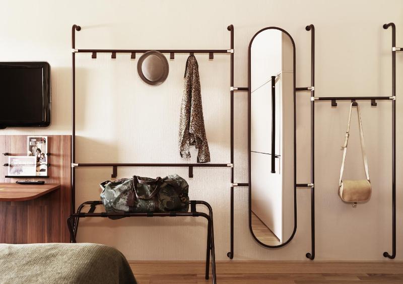 Standard Queen Room image 2