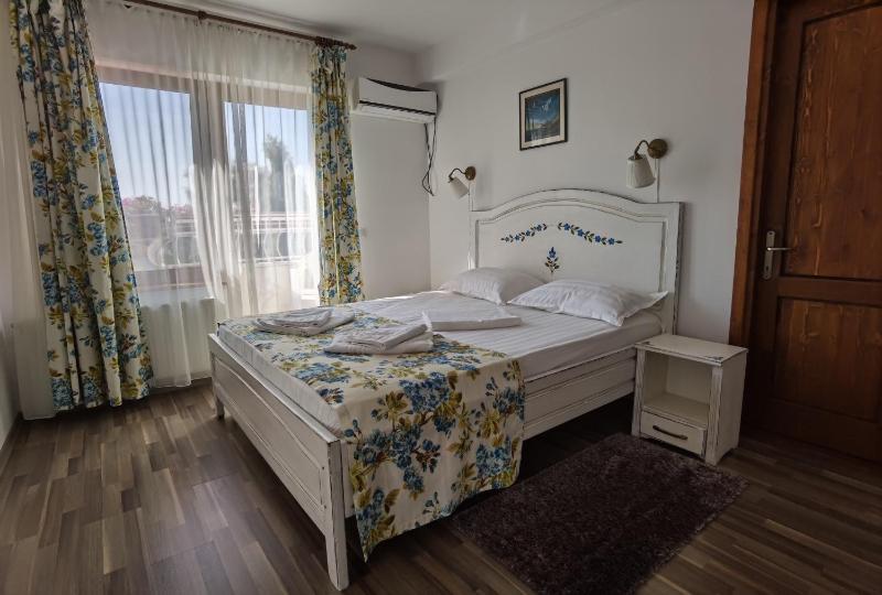 Suite with Balcony image 3