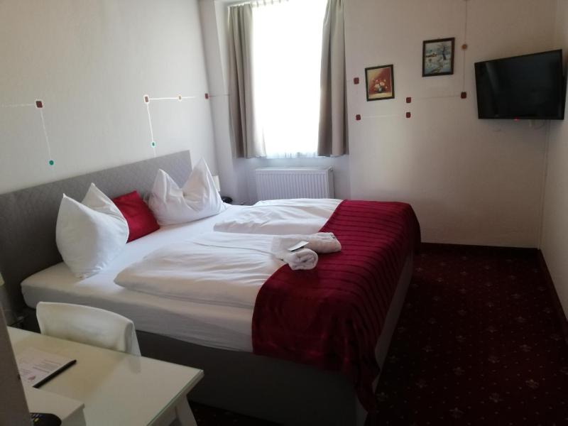 Standard Double Room image 4