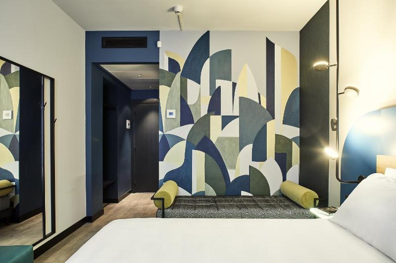 Superior Triple Room image 3