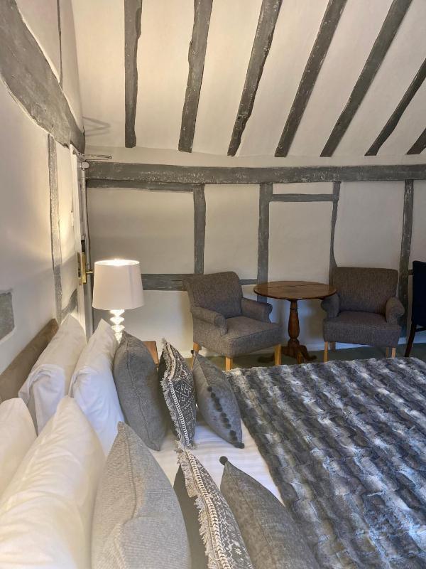 Standard Twin Room image 1