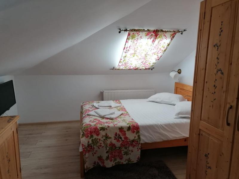 Suite - Attic image 3