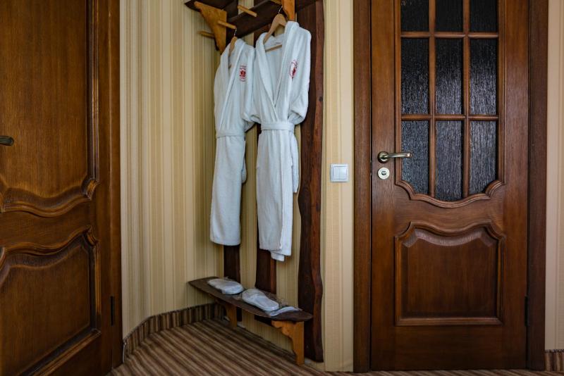 Double Room with Balcony image 3