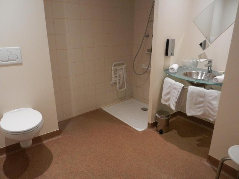 Comfort Twin Room image 4