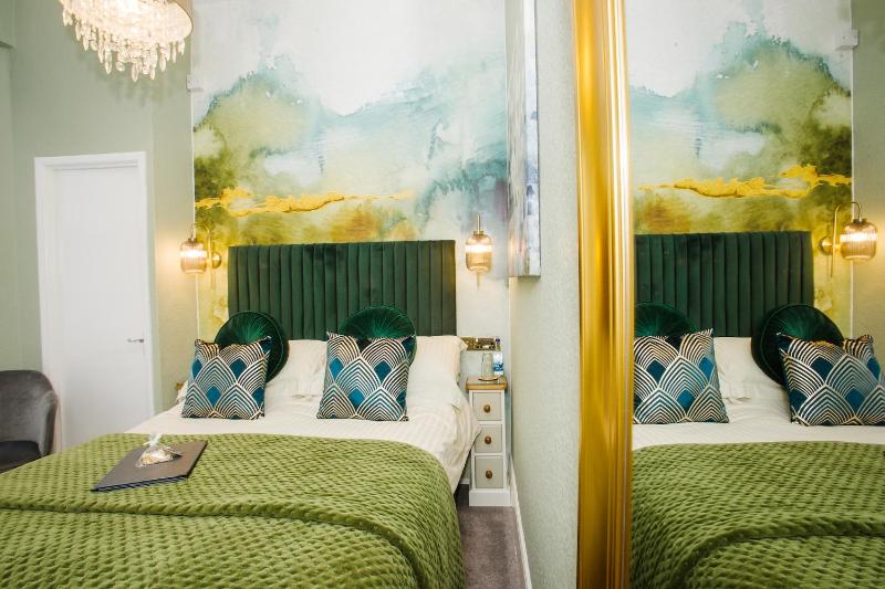 Double Room with Private Bathroom image 3