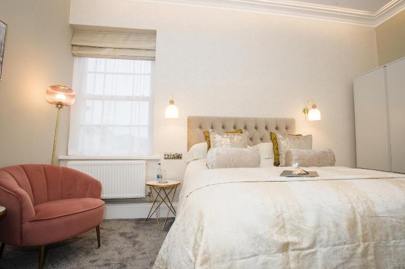 Deluxe Double Room image 4