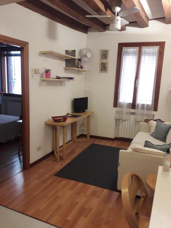 One-Bedroom Apartment image 2