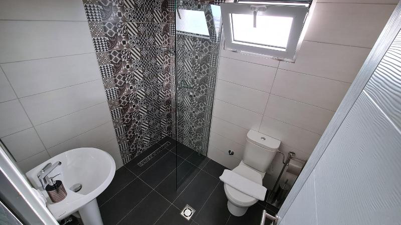One-Bedroom Apartment image 2
