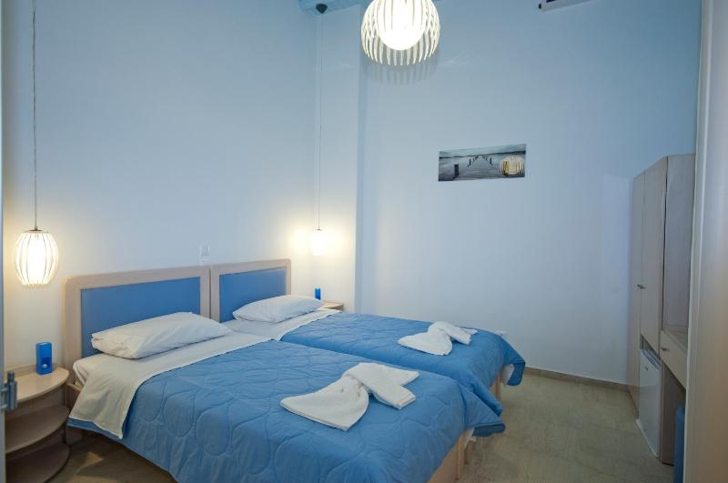 Twin Room - Ground Floor image 4