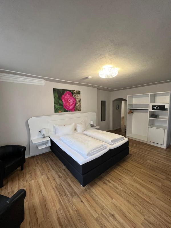 Deluxe Double Room image 3