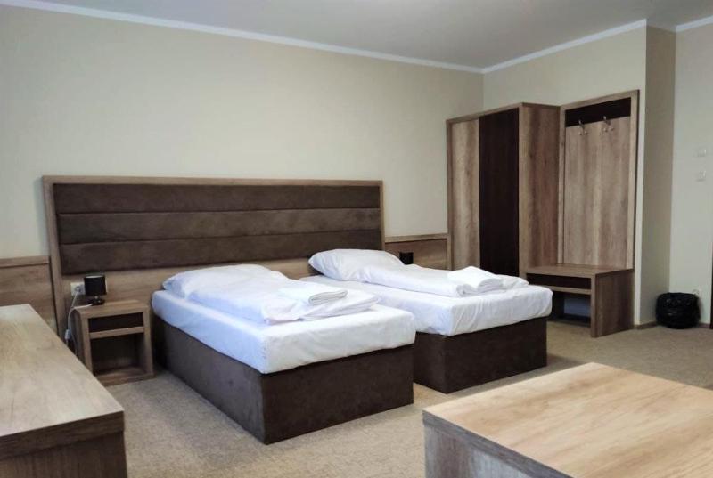 Deluxe Twin Room image 3