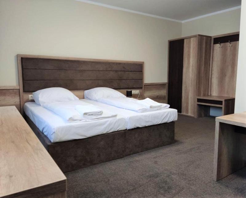 Deluxe Twin Room image 4