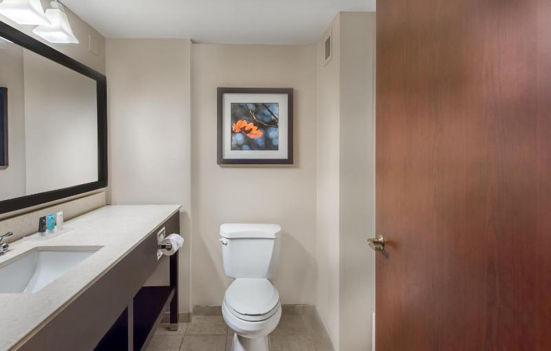 Standard Double Room with Two Double Beds image 1