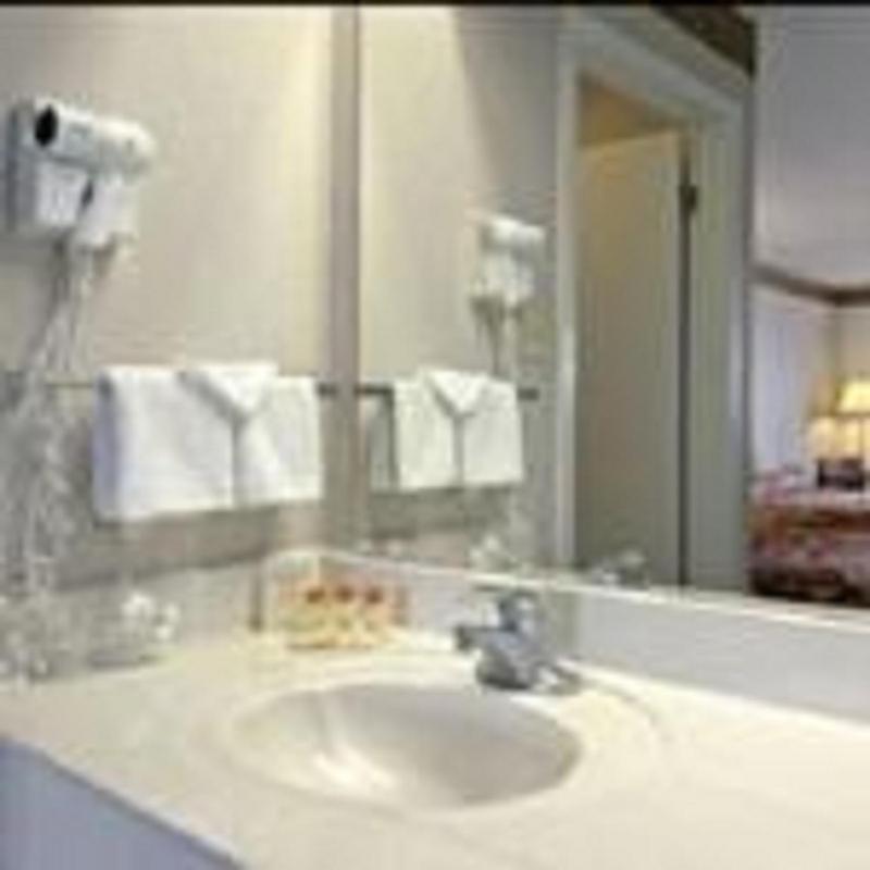 King Room - Non-Smoking image 2