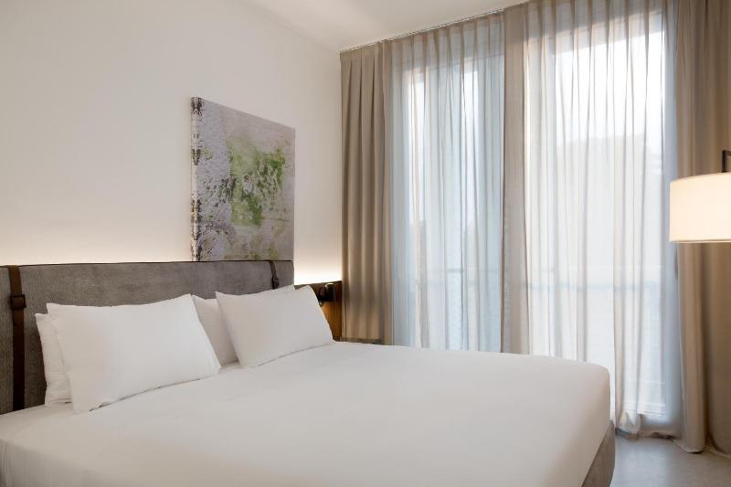 Double or Twin Room image 4