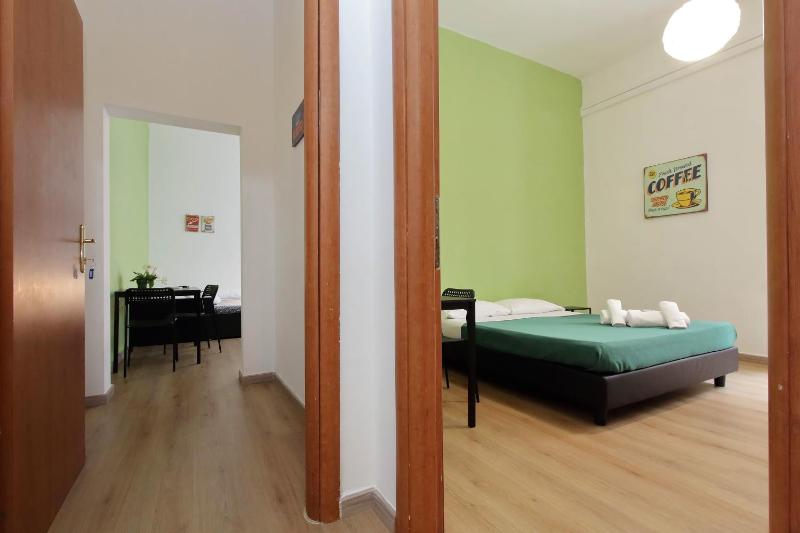 Double Room image 4