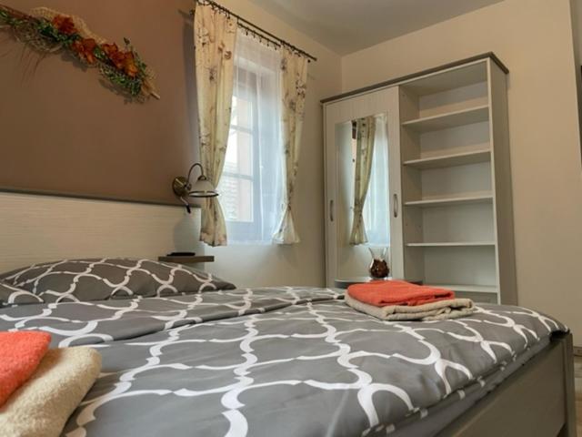 Double Room with Extra Bed image 1