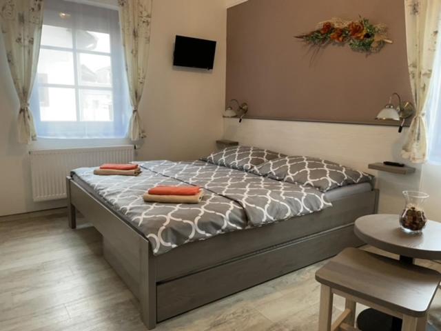 Double Room with Extra Bed image 3