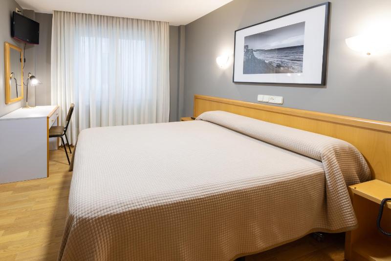 Classic Quadruple Room image 4