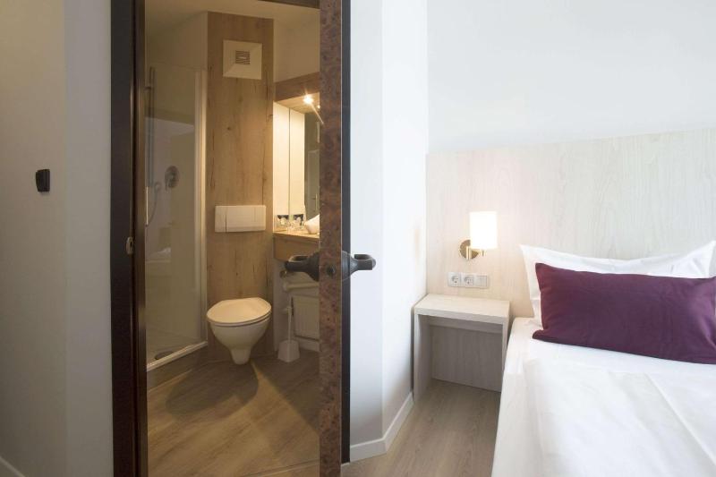 Standard Double Room image 1