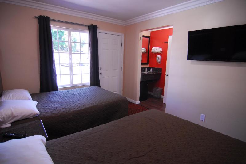 Standard Two Double Beds image 4