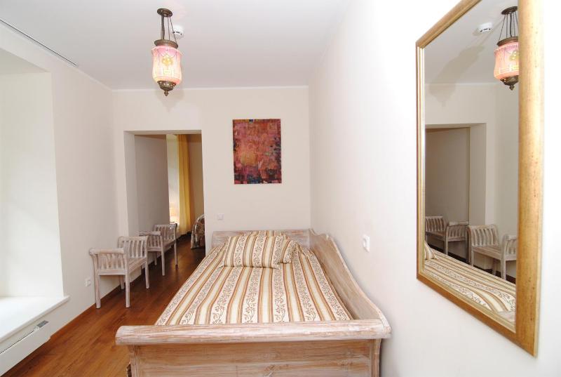 Twin Room image 3