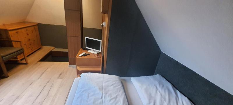 Economy Double Room image 2