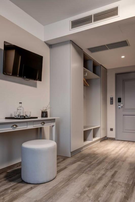 Family Room image 4