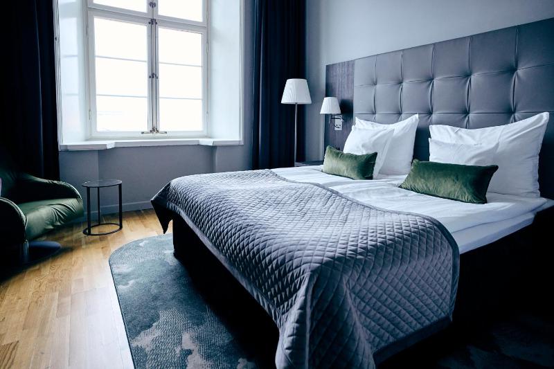 Standard Twin Room image 4